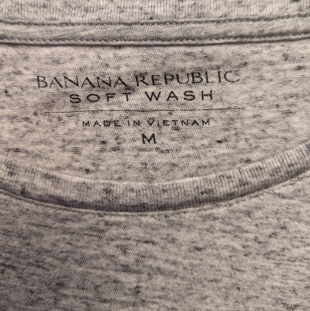 Banana Republic grey men's tshirt